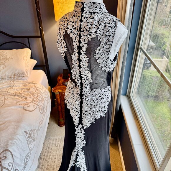 NWT Bebe Black w White Lace Formal Maxi Gown Mesh Cutouts Train - Picture 2 of 15